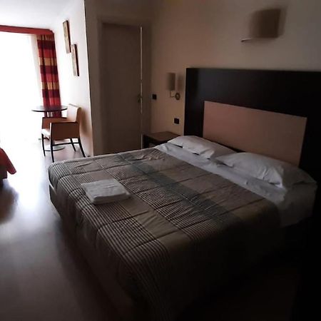 Hotel Dades Castelluccio dei Sauri Esterno foto